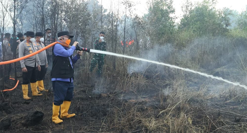 1 4 klm Kontrak Pemprov 25 Gubernur H Muhidin dan Forkopimda serta Wamenko lakukan Pembasahan kawasan