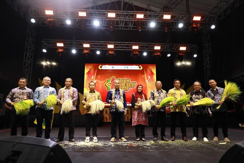 Gubernur H Muhidin: Bukti Budaya dan Pariwisata Banua Miliki Daya Saing Nasional 1 1 4 klm n Kontrak Pemprov 3 H Muhidin resmi membuka Tapin Art Fest 2026