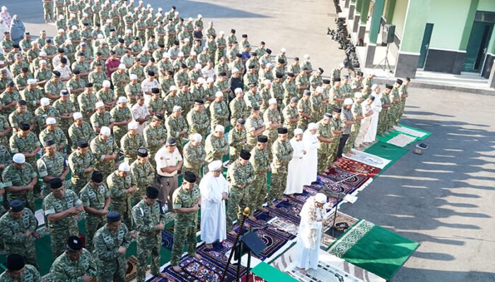 Ratusan Prajurit Korem 101/Ant Salat Istisqa
