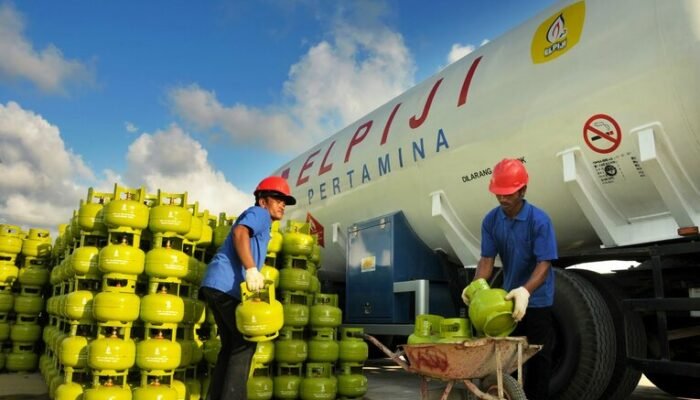 Menjaga Aliran Energi hingga Pelosok Kalimantan 5 191416 cuaca buruk ancam distribusi gas dan bbm ke kalimantan selatan webp large