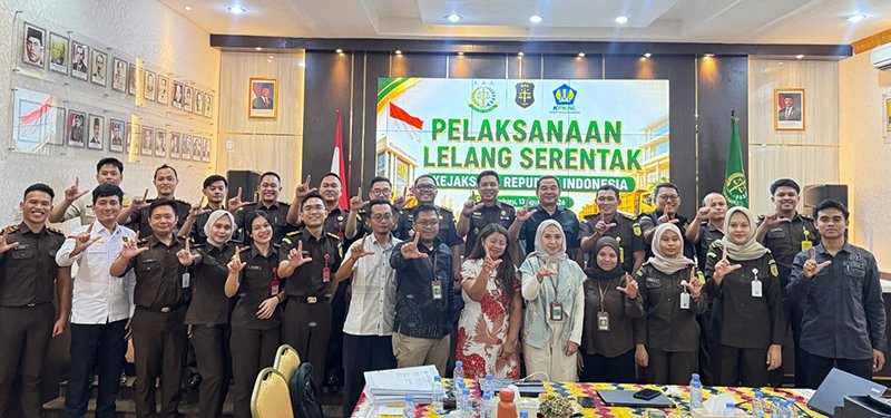 Hal 1. 3 KLM Lelang Barang
