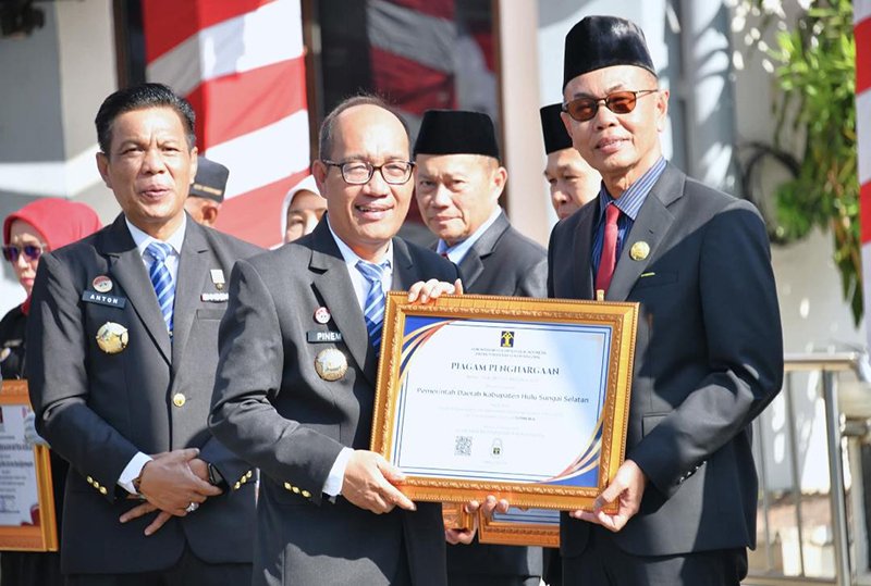 Pemkab HSS Borong Empat Penghargaan Kemenkum 1 Hal 12 HSS 1 3 klm 13