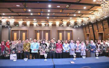 Hj Tata Buka Kegiatan Bimbingan Guru PAUD dan Guru Khusus 5 Hal 12 HSS 1 3 klm 5
