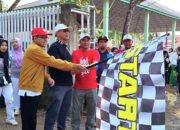 Sekda Lepas Jalan Sehat HUT ke-81 RI di MTsN 2 HSS 