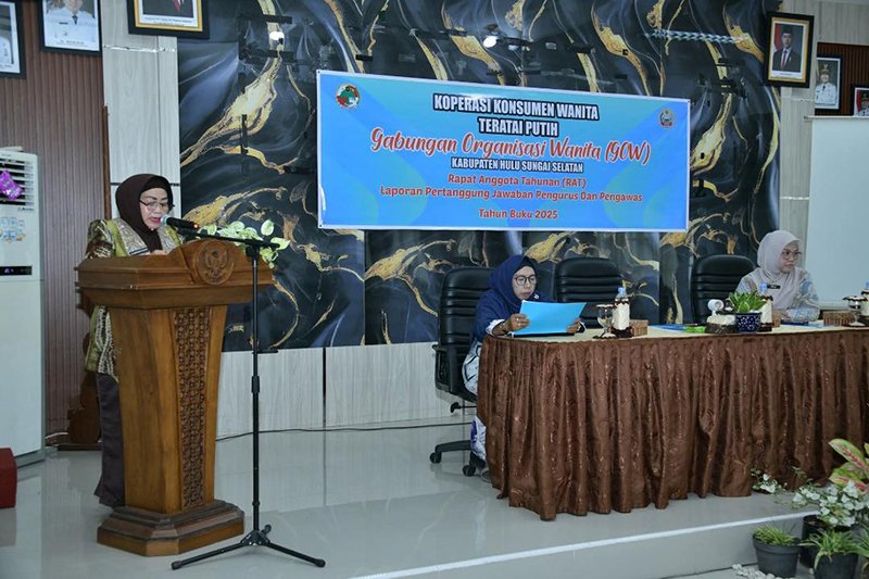 Ketua GOW Buka RAT Koperasi Konsumen Wanita Teratai Putih 1 Hal 12 HSS 3 klm 6