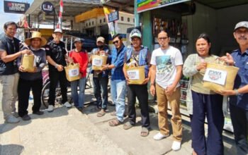 PWI Tanah Bumbu Bagikan Paket Sembako 4 Hal 12 Tanbu 35 klm 8