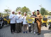 Bupati Tapin Salurkan Ambulans dan Kendaraan Pengangkut Sampah