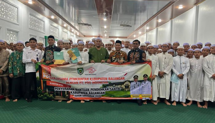 Bantuan Beasiswa untuk Ribuan Santri Disalurkan 3 Hal 2 Bal 1 3 kln