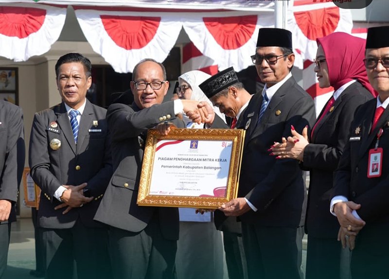 Pemkab Balangan Terima Penghargaan Mitra Kerja dari Kementerian Hukum 1 Hal 2 Bal 3 klm 6