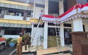 Pemkab Tala Pasang Atribut dan Lampu Merah Putih 4 Hal 2 Tala 1 3 klm 6