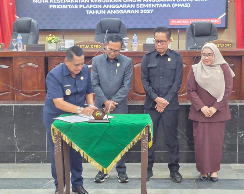 Pemkab dan DPRD Tanahlaut Sahkan KUA-PPAS 2027 1 Hal 2 Tala 3 klm 9