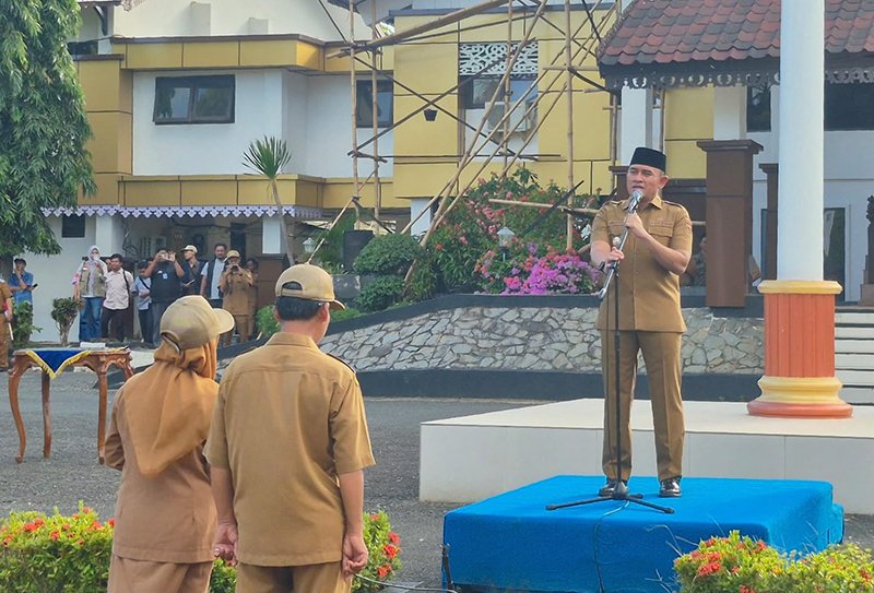 Dua PPPK Tanah Laut Dapat Hadiah Umrah dari Bupati 1 Hal 2 Tala1 3 kln