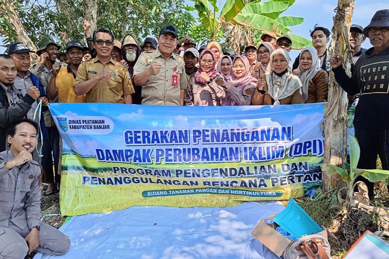 Hal 4 4 KLM MTP BERSIHKAN SALURAN AIR