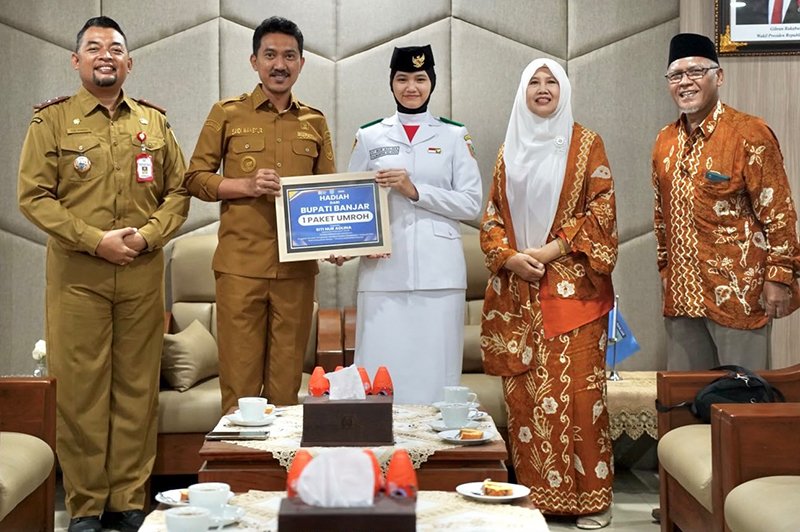 Apresiasi Paskibraka Nasional, Bupati Beri Siti Hadiah Umrah 1 Hal 4 4 KLM Martapura Hadiah Umrah