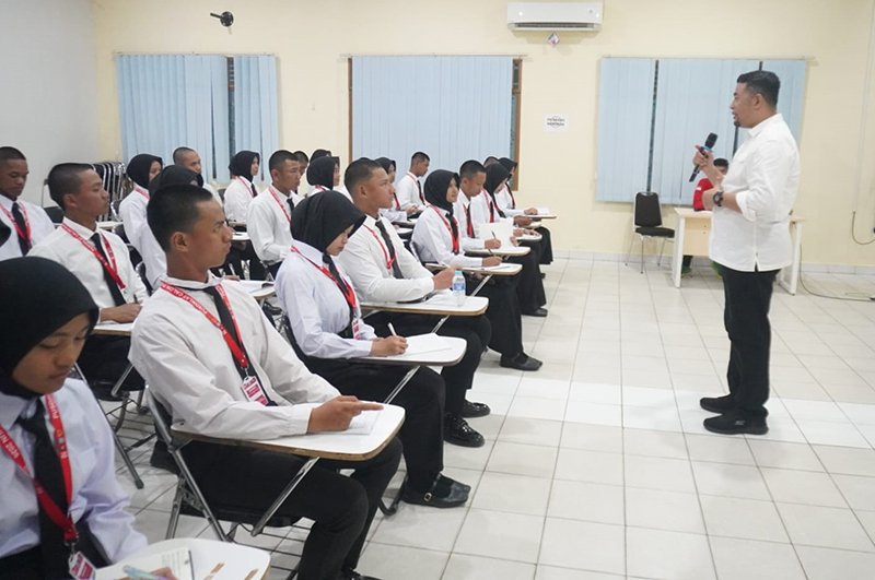 Ajarkan Revolusi Mental, Sekda Bekali Calon Paskibraka 1 Hal 4 4 KLM Martapura Revolusi mental