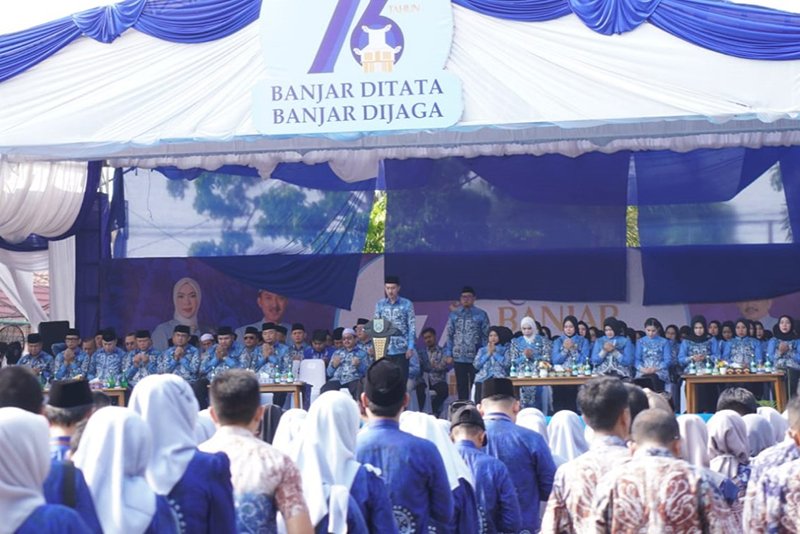 Hal 4 4 KLM Martapura Upacara Harjad
