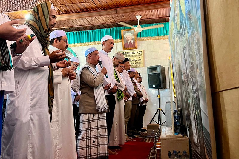 Hal 4 4 KLM Martapura Ziarah