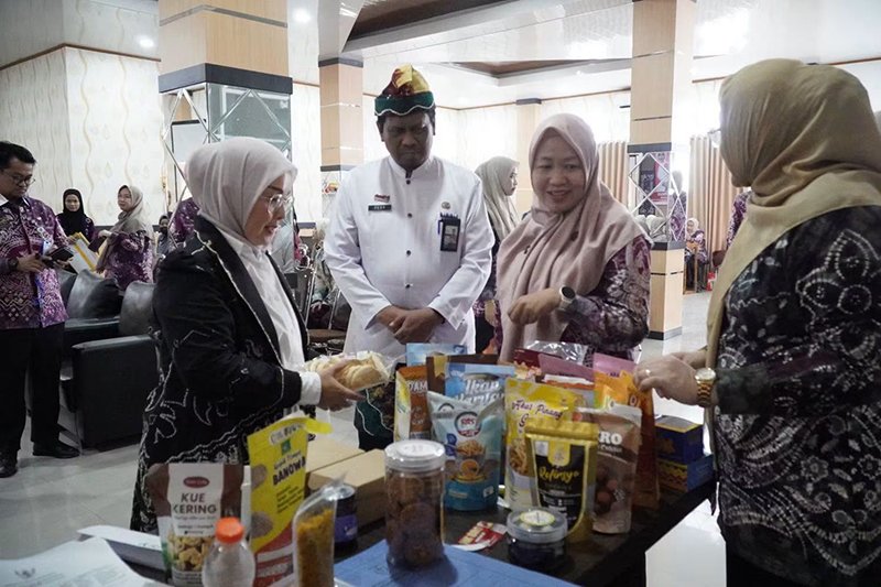 Dekranasda Banjarmasin Dorong UMKM Naik Kelas Lewat Program Kurasi Produk 1 Hal 5 3 KLM Kontrak 1 2