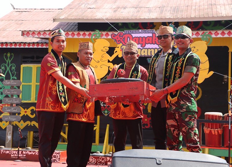 Bupati Tabalong: "Budaya Adat Dayak, Supaya Terus Dipertahankan dan Dilestsrikan" 1 Hal 5 Tabalong Adv 3 klm 1