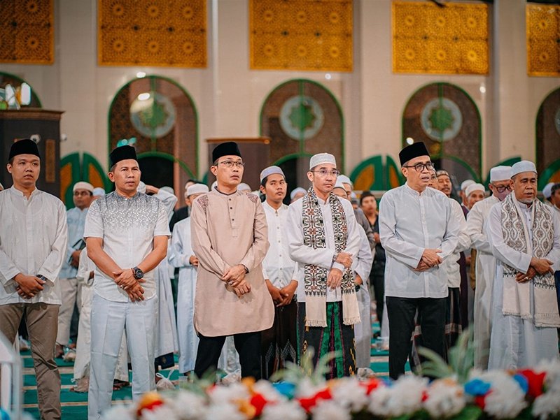 Maulid Nabi di Masjid Agung Al Munawwarah, Jamaah Diajak Teladani Akhlak Rasulullah 1 Hal 6 3 KLM BJB 2 13