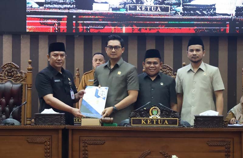 Eksekutif Sampaikan Dua Raperda Masa Jabatan Kades Diusulkan 8 Tahun Maksimal Dua Periode 1 Hal 7 Tanbu Adv 4 klm