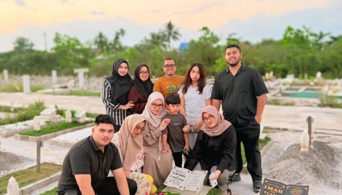 Keluarga Besar HM Taufik Effendie Ziarah ke Makam Pendiri Kalimantan Post 3 IMG 20260801 WA0001
