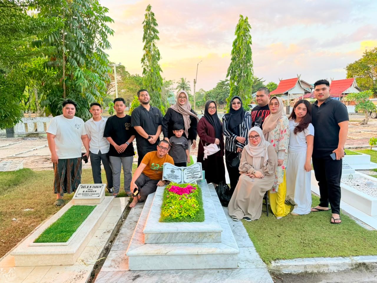 Keluarga Besar HM Taufik Effendie Ziarah ke Makam Pendiri Kalimantan Post 1 IMG 20260801 WA0002