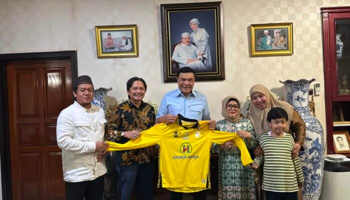 Menko Polkam Djamari Chaniago Kenang 17 Tahun Bersama Keluarga H Abdussamad Sulaiman HB: "Saya Merasa Pulang ke Rumah Sendiri" 3 IMG 20260801 WA0015