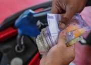 Mulai 1 Agustus Harga Pertamax Turun jadi Rp15.950 Per Liter