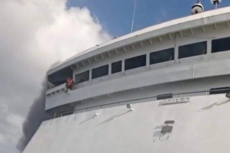 KMP Mutiara Sentosa 2 Terbakar di Perairan Sumenep 1 IMG 20260802 WA0014 e1785660155179
