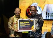 Bupati H Yamani Berikan Penghargaan PT Bhumi Rantau Energi Atas Dukungan Di Tapin Art Fest 2026