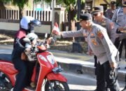 Semarak HUT ke-81 Kemerdekaan RI, Polres Tanah Laut Bagikan 500 Bendera Merah Putih untuk Warga