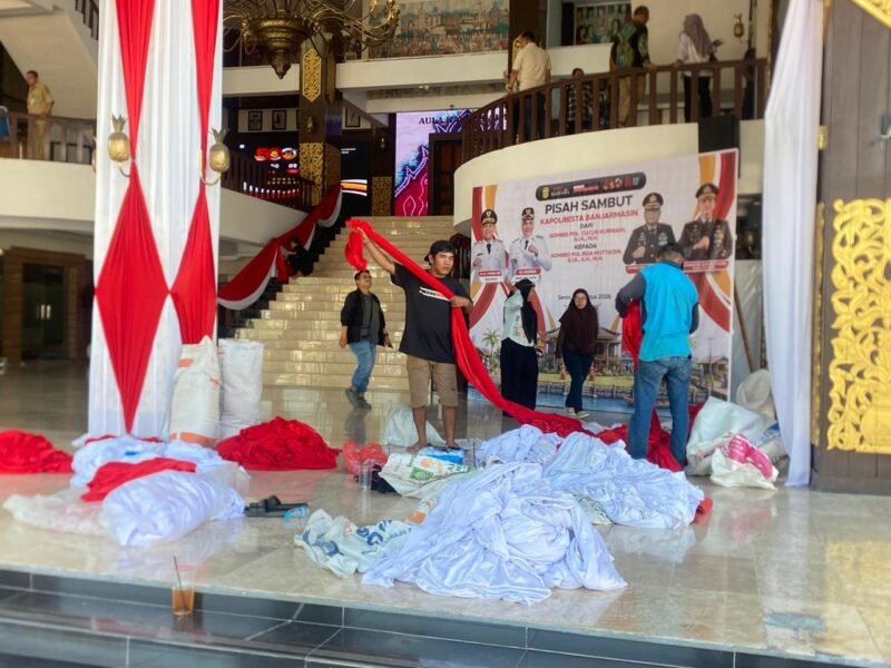 Jelang HUT RI ke-81, Balai Kota Banjarmasin Bersolek dengan Nuansa Merah Putih 1 IMG 20260804 WA0042 e1785836338201