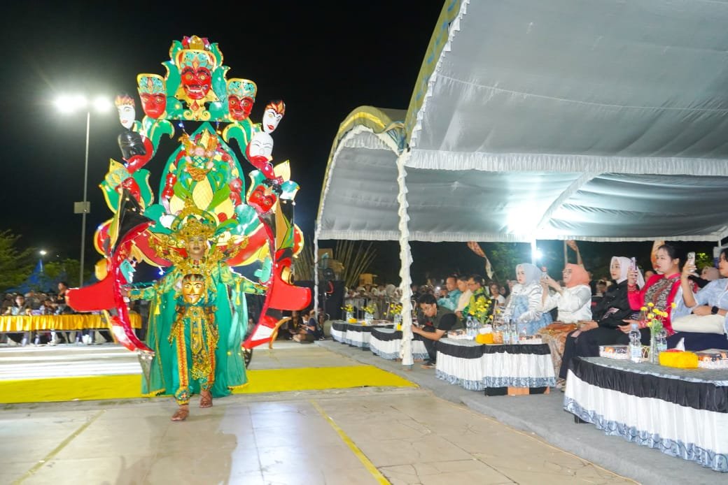 Fashion Carnaval Tapin Art Fest 2026 Tampilkan Pesona Budaya Lokal di Atas Catwalk 1 IMG 20260805 WA0010