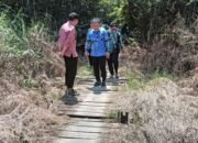 Legislator Balangan Tinjau Jalan Rusak 