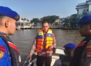 Aksi Nyata Kapolresta Banjarmasin, Ikut Susuri Sungai Martapura Hingga Korban Tenggelam Ditemukan