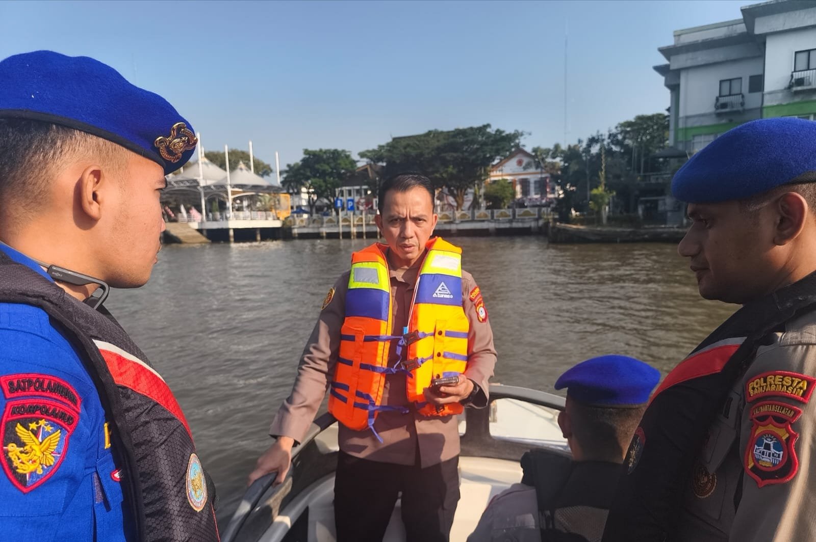 Aksi Nyata Kapolresta Banjarmasin, Ikut Susuri Sungai Martapura Hingga Korban Tenggelam Ditemukan 1 IMG 20260806 WA0069