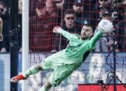 Maarten Paes Lakukan Dua Penyelamatan, Ajax Hajar Shelbourne 3-2 di Play-off Conference League