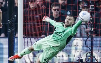 Maarten Paes Lakukan Dua Penyelamatan, Ajax Hajar Shelbourne 3-2 di Play-off Conference League 4 IMG 20260807 WA0009