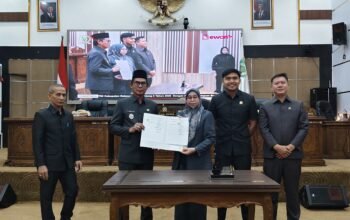 DPRD Bersama Pemkab Balangan Sepakati Raperda Perubahan APBD TA 2026 Jadi Perda 4 IMG 20260807 WA0029 1