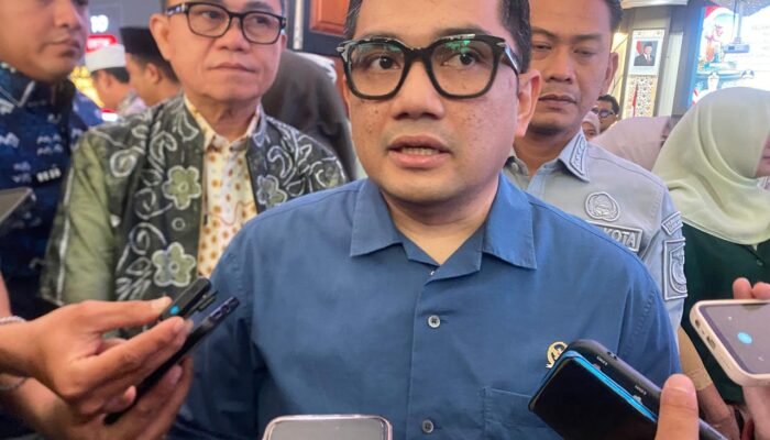 Disinggung Dasar Kritik ASN Disebut Absen, Ngopi, Absen, Pulang, Ketua Komisi II DPR RI Minta Wartawan Menilai Sendiri