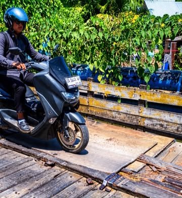 Jembatan Basirih Makin Memprihatinkan, Bagian Lubang Ditutup Seadanya 1 IMG 20260808 WA0012