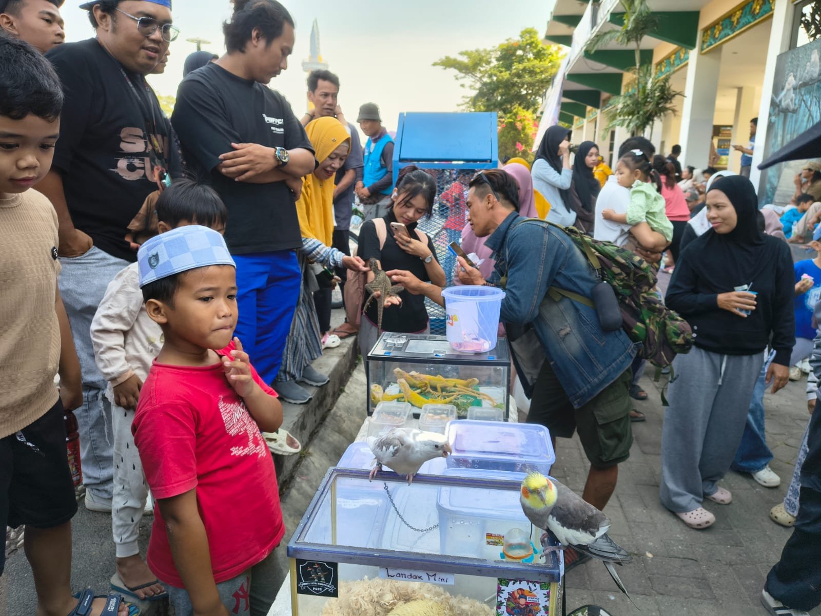 Zaki Ajak Pengunjung Menara Pandang Banjarmasin Cintai Reptil 1 IMG 20260809 WA0042