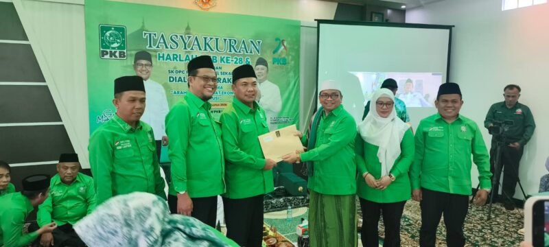 PKB Kalsel Serahkan SK 13 DPC, Konsolidasi Struktur Dikebut 1 IMG 20260810 WA0000 e1786301732948