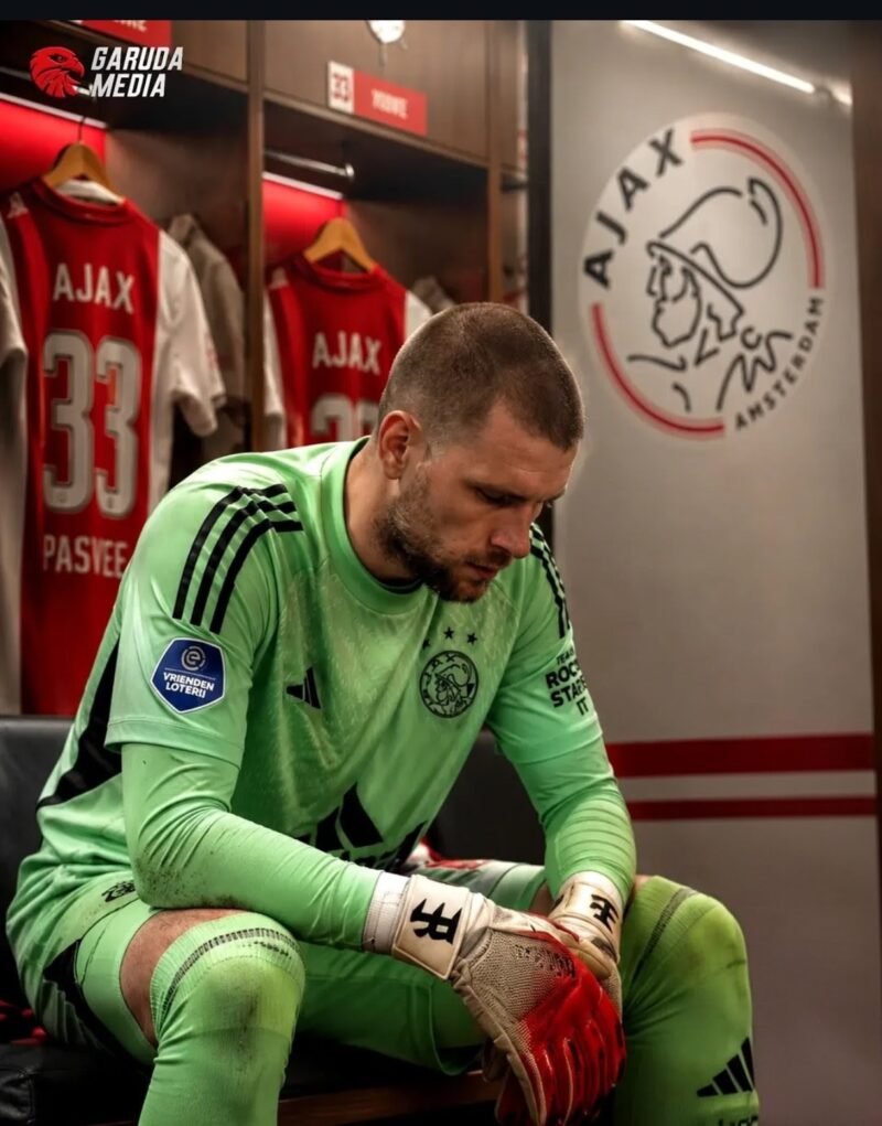 Maarten Paes Dicadangkan, Ajax Bungkam Zwolle 2-0 1 IMG 20260810 WA0011 e1786325590168
