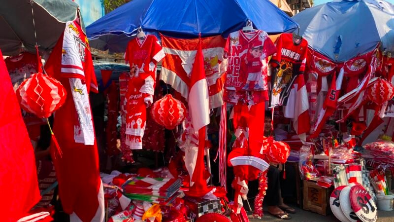 Pedagang di Pasar Lima Banjarmasin Keluhkan Sepi Pembeli Bendera Merah Putih 1 IMG 20260811 WA0026 scaled e1786443921761