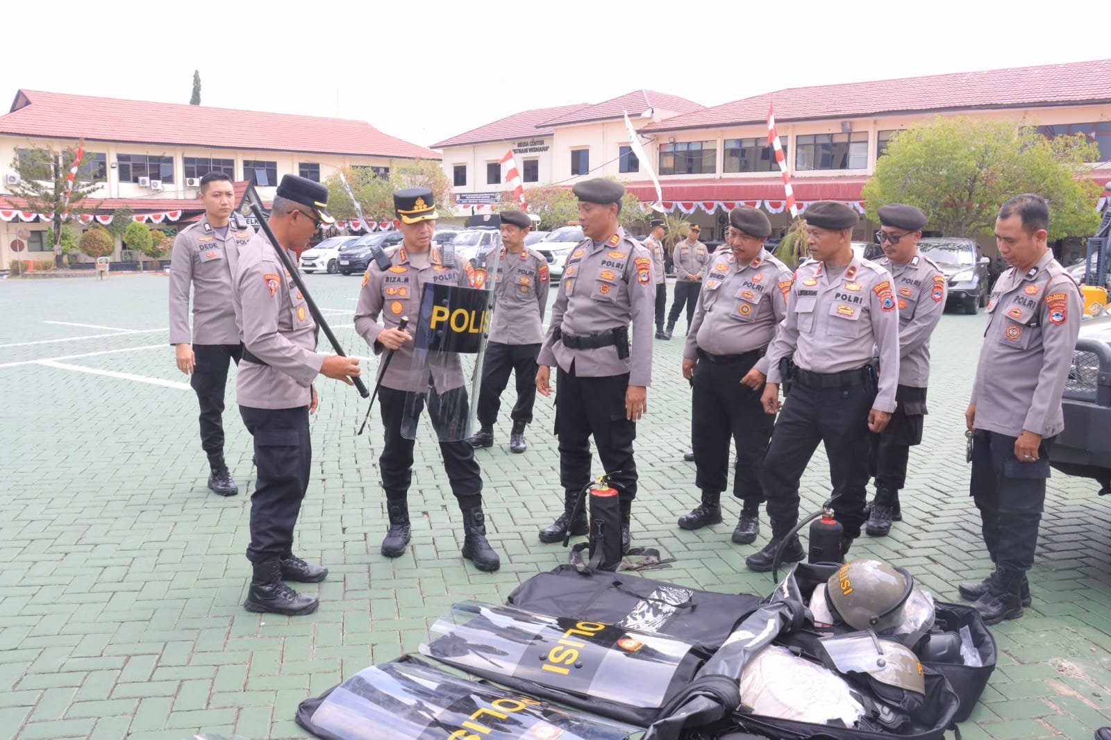 Pastikan Siap Hadapi Dinamika Lapangan, Kapolresta Banjarmasin Cek Peralatan Dalmas 1 IMG 20260811 WA0046