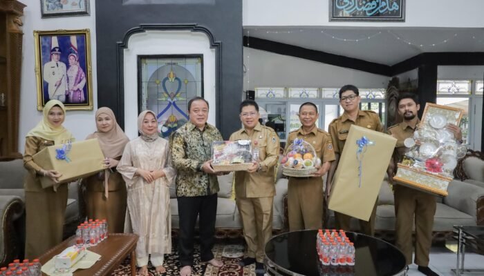 Momen Hari Jadi Kalsel, Gubernur Salurkan Tali Asih dan Pererat Silaturahmi dengan Tokoh Banua