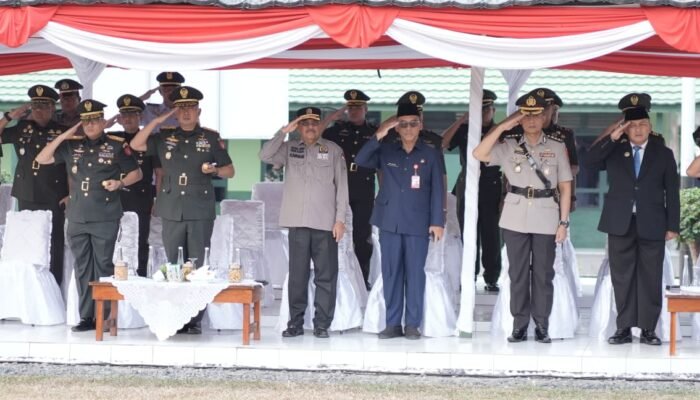 Hadiri Penutupan Pendidikan Bintara Infanteri TNI AD, Supian HK Tekankan Profesionalitas Prajurit