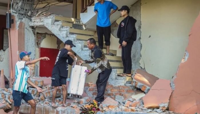 Dua Meninggal Dunia Akibat Gempa Magnitudo 7,7 di Nagekeo NTT